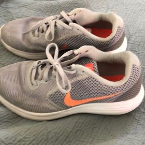 Nike Revolution 3